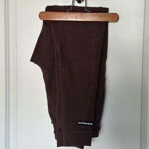 ALPHALETE Women’s Chocolate Joggers, size XS